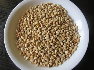 Brown beans for making unpeeled beans akara